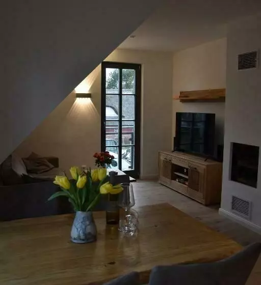 Rosenberg 13 Wohnung 1d Dg Re