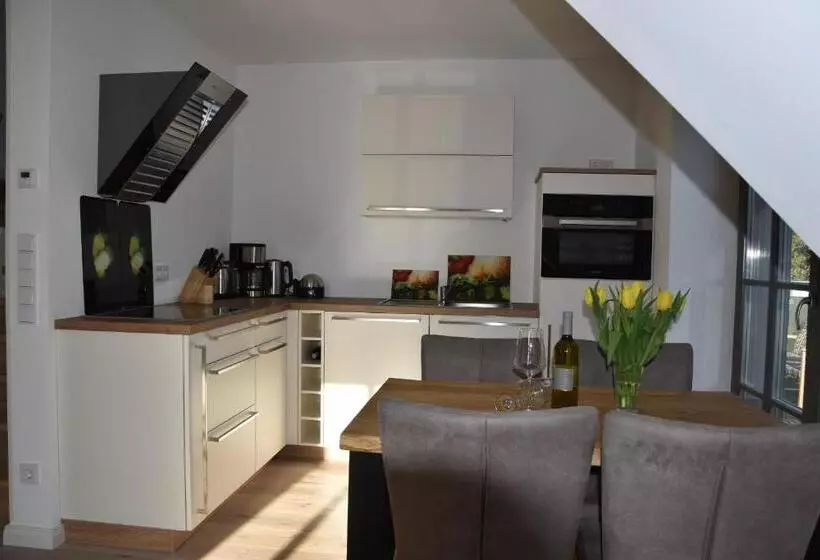 Rosenberg 13 Wohnung 1d Dg Re