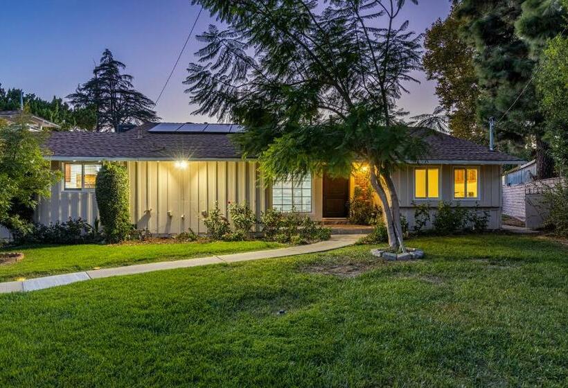 Spacious Home With Garden & Pool