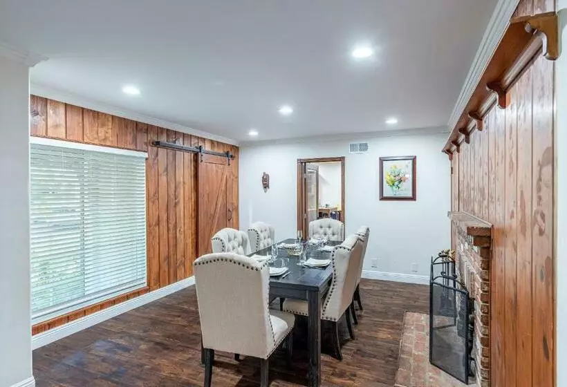 Spacious Home With Garden & Pool