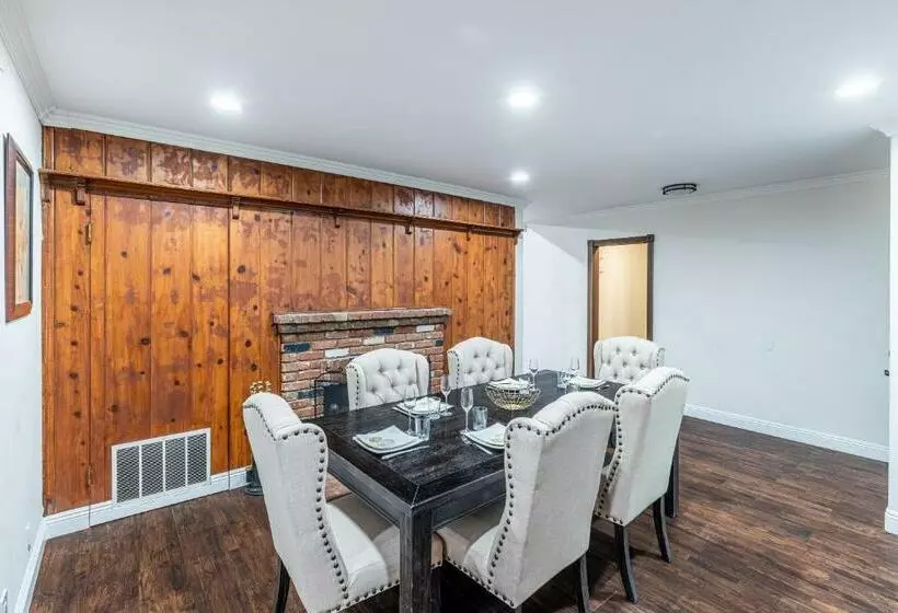 Spacious Home With Garden & Pool