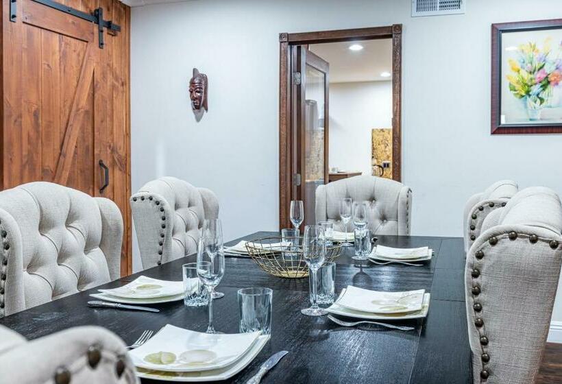 Spacious Home With Garden & Pool