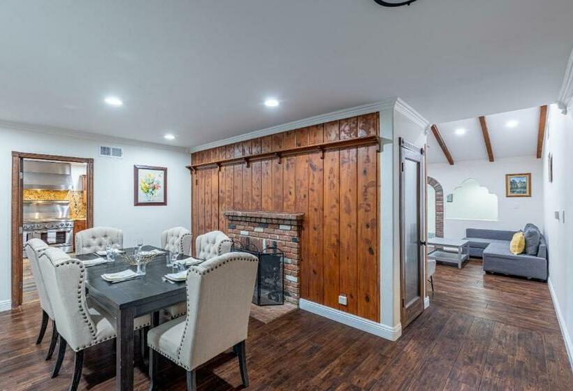 Spacious Home With Garden & Pool