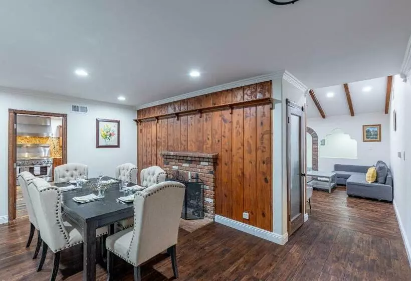 Spacious Home With Garden & Pool