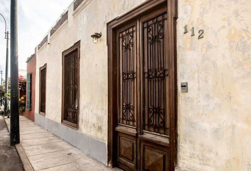 Villa With Rooftop Terrace In Barranco