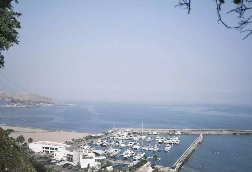 Villa With Rooftop Terrace In Barranco
