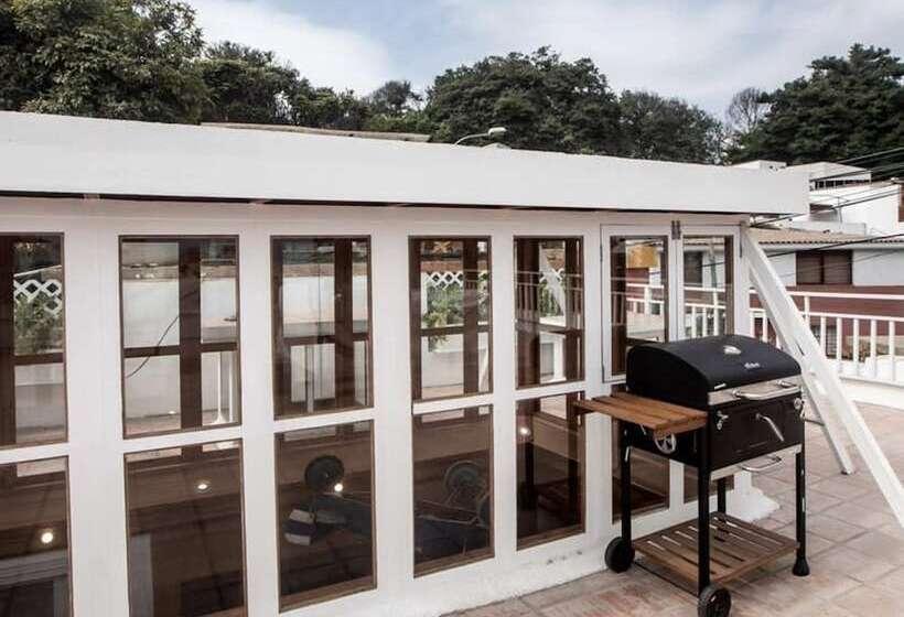 Villa With Rooftop Terrace In Barranco