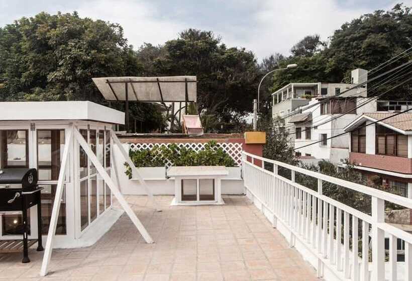 Villa With Rooftop Terrace In Barranco