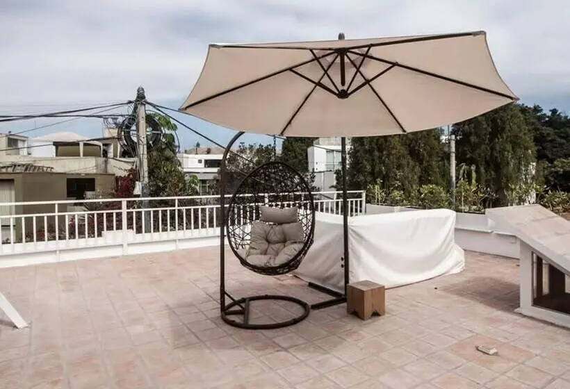 Villa With Rooftop Terrace In Barranco