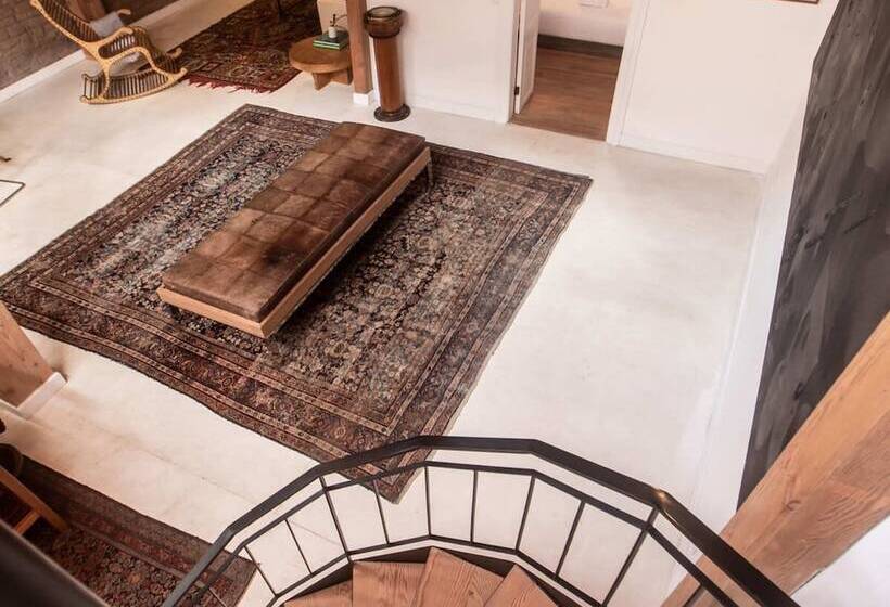 Villa With Rooftop Terrace In Barranco