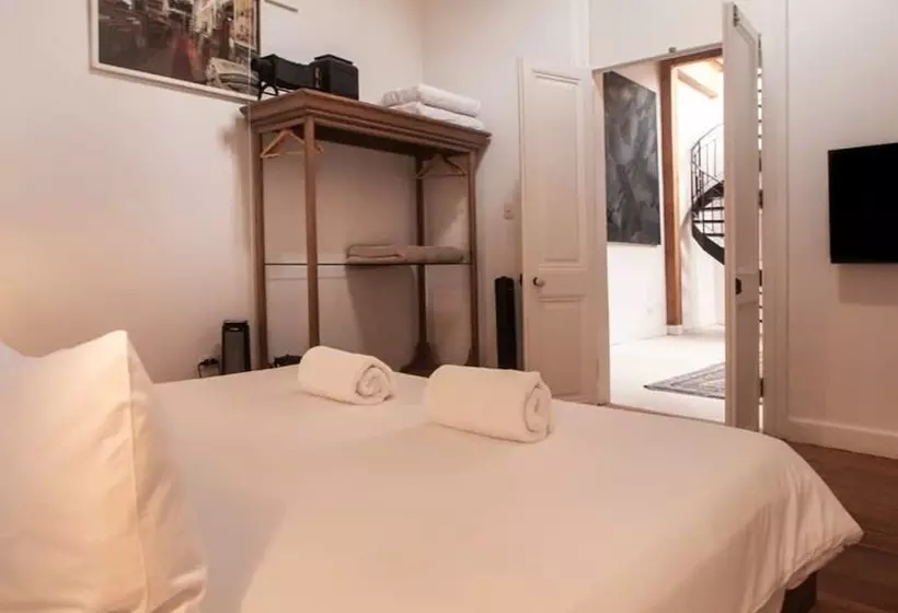 Villa With Rooftop Terrace In Barranco