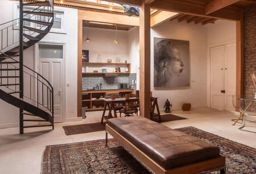 Villa With Rooftop Terrace In Barranco