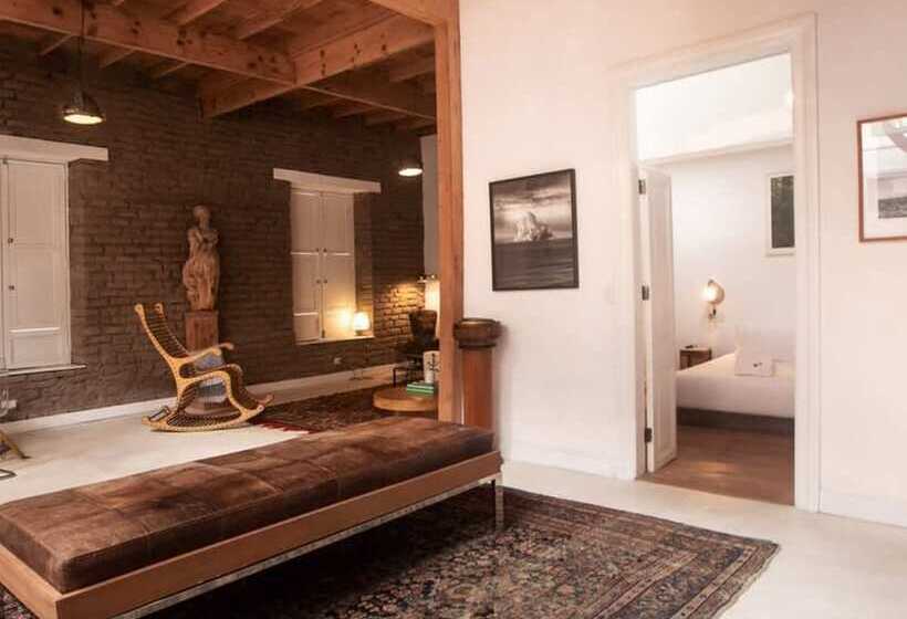 Villa With Rooftop Terrace In Barranco