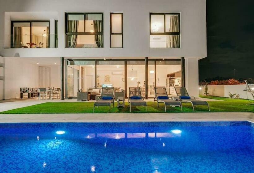 Sunnyvillas 4br New Villa Private Pool In Pernera
