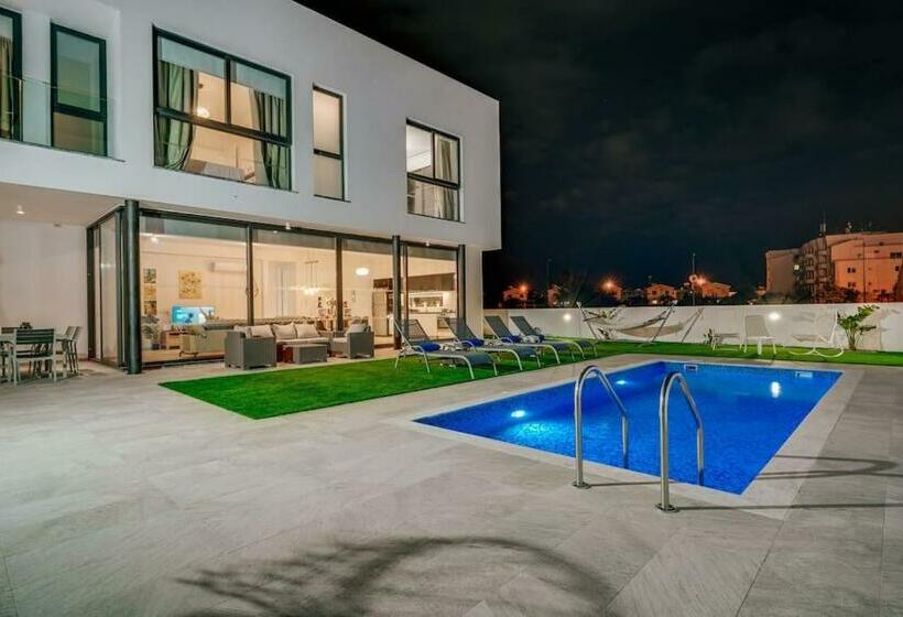 Sunnyvillas 4br New Villa Private Pool In Pernera
