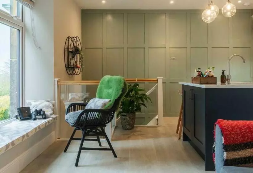 Hillside Haven, Panoramic Views Nr Bakewell