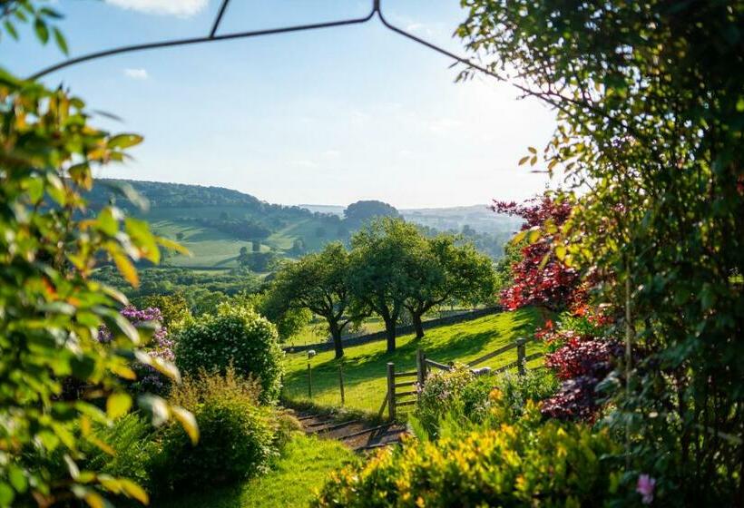 Hillside Haven, Panoramic Views Nr Bakewell