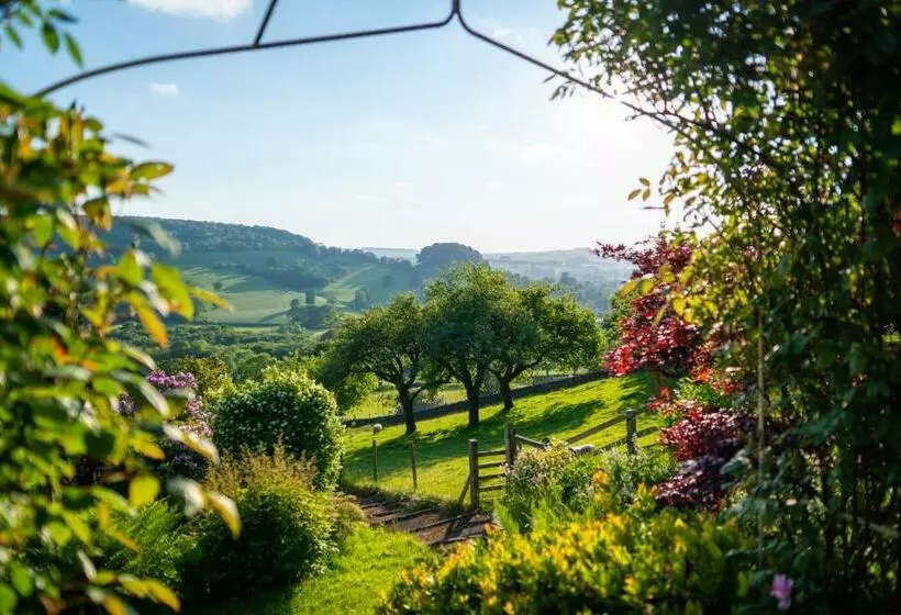 Hillside Haven, Panoramic Views Nr Bakewell