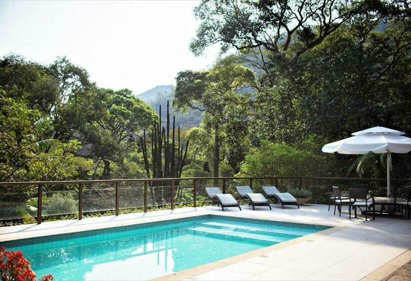 Linda Casa Colonial Em Meio A Natureza