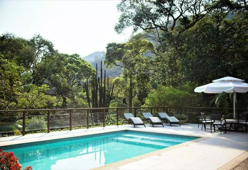 Linda Casa Colonial Em Meio A Natureza