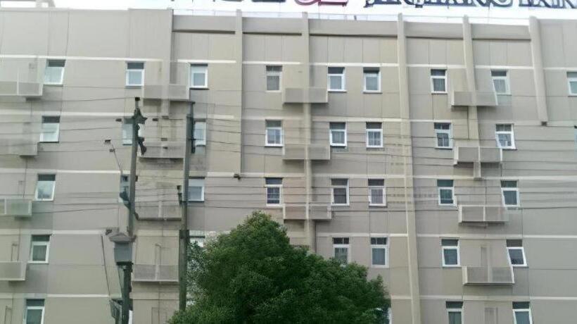 בית מלון כפרי Jinjiang Inn Yueyang Railway Station