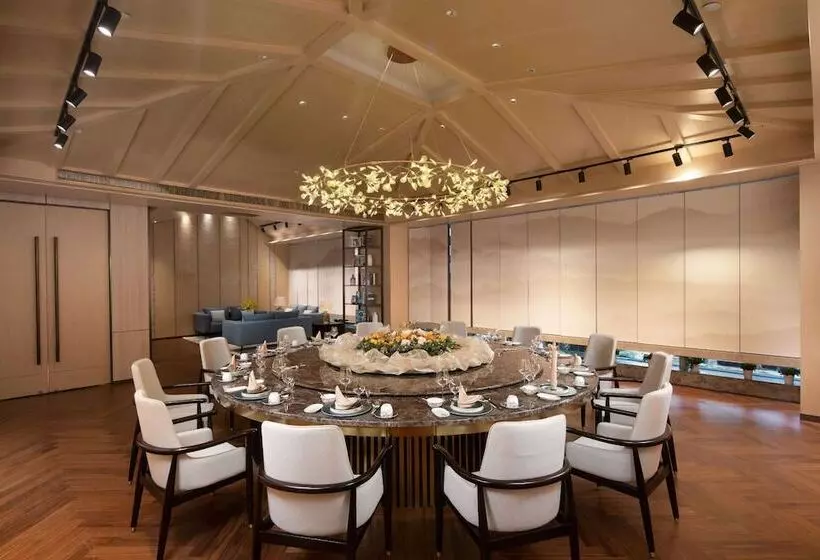 Отель Ramada By Wyndham Xian Long March