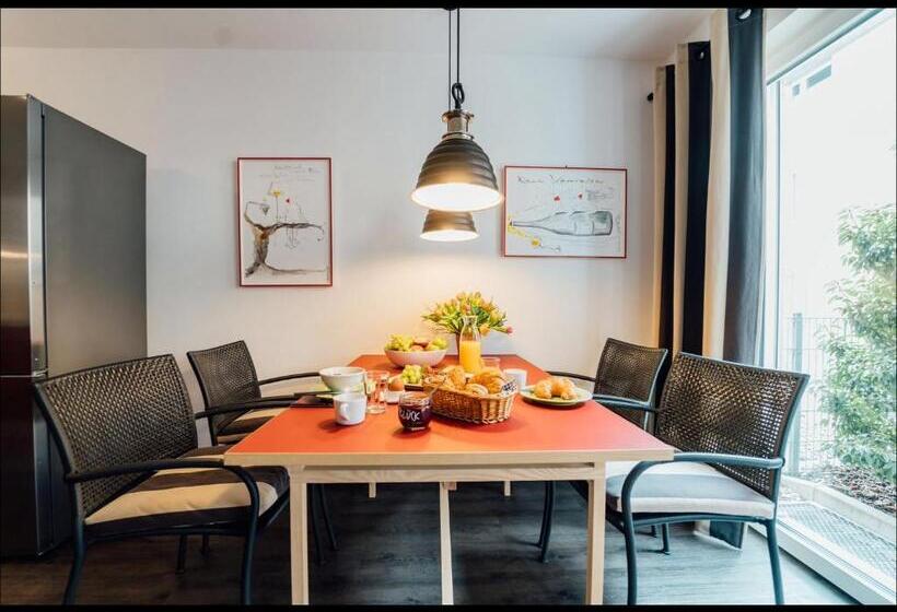 Weinreisedomizil Mit Eigenem Garten Und Parkplatz