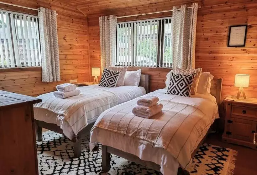 Wnion Wood Lodge With Log Burner & Sauna In Snowdonia