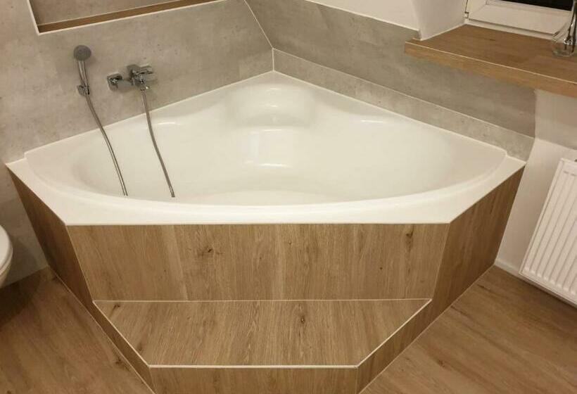 Gemütliche Dachwohnung Mit Kleiner Oder Großer Dachterrasse Nebeneinander