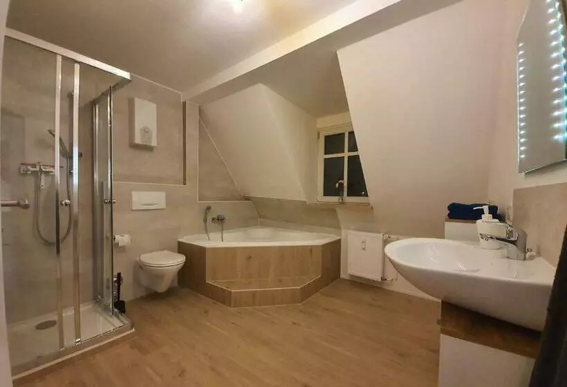 Gemütliche Dachwohnung Mit Kleiner Oder Großer Dachterrasse Nebeneinander