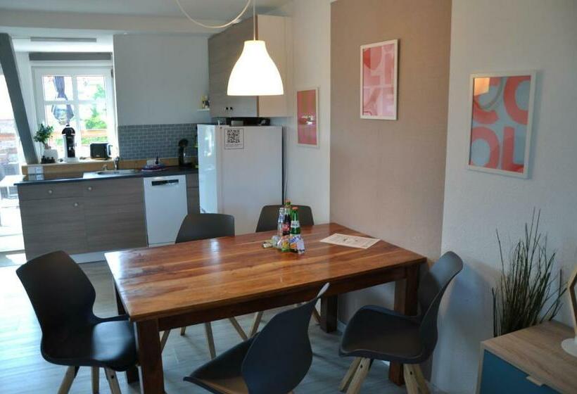 Gemütliche Dachwohnung Mit Kleiner Oder Großer Dachterrasse Nebeneinander