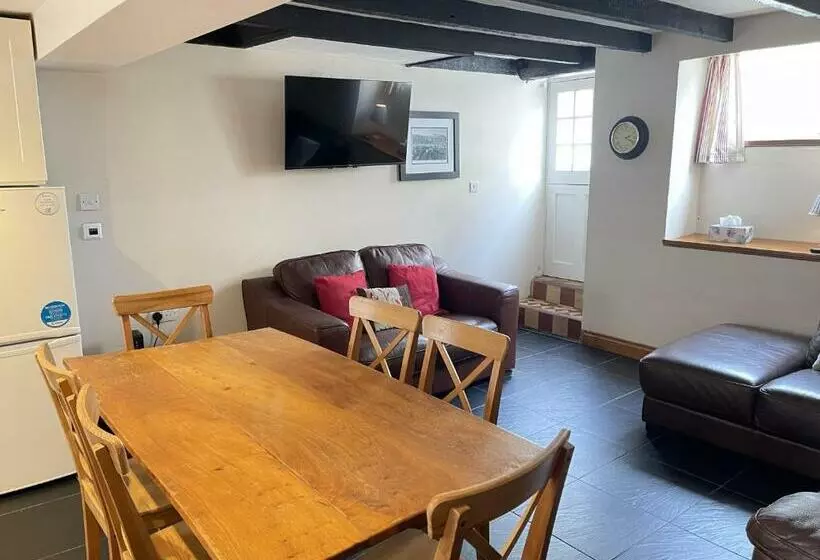 Hollies Cottage