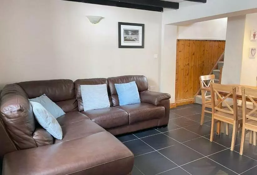 Hollies Cottage