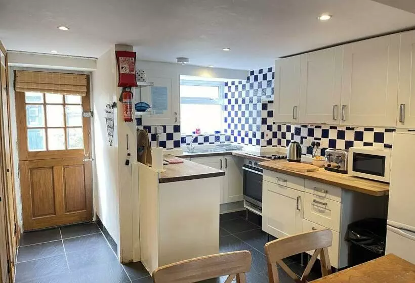 Hollies Cottage