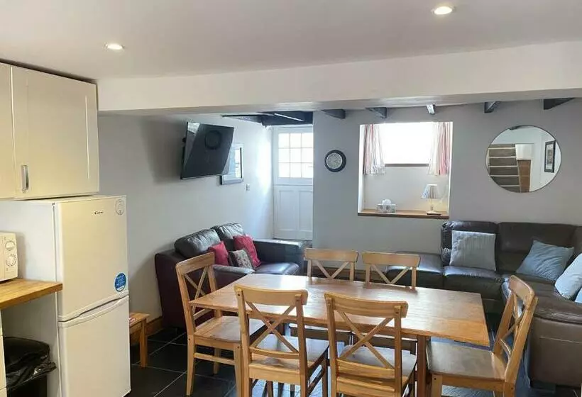 Hollies Cottage