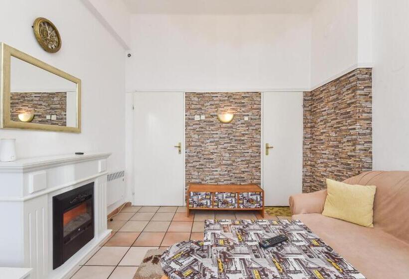 Historical Lion S Bridge 1 Bedroom Apartment