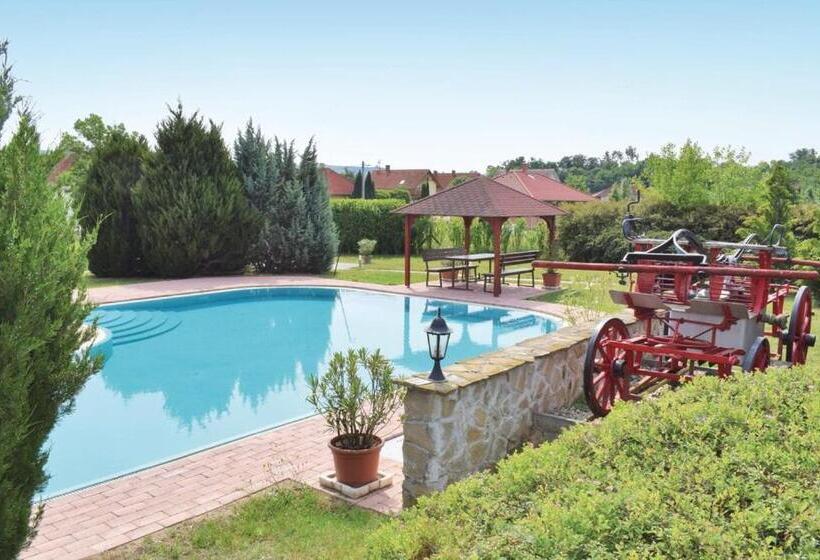 Szőlősgyörök Kun Apartment With 3 Bedrooms On 92 In