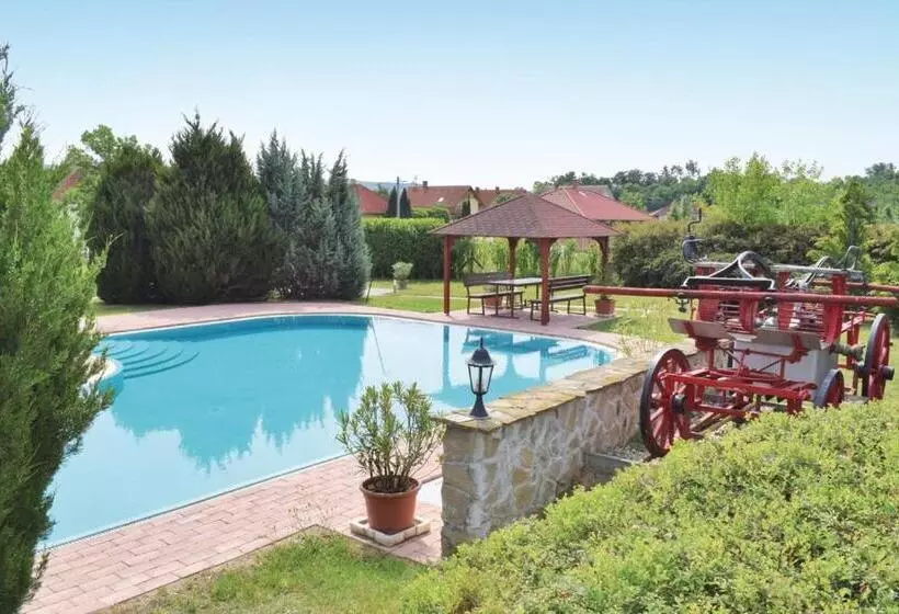 Szőlősgyörök Kun Apartment With 3 Bedrooms On 92 In