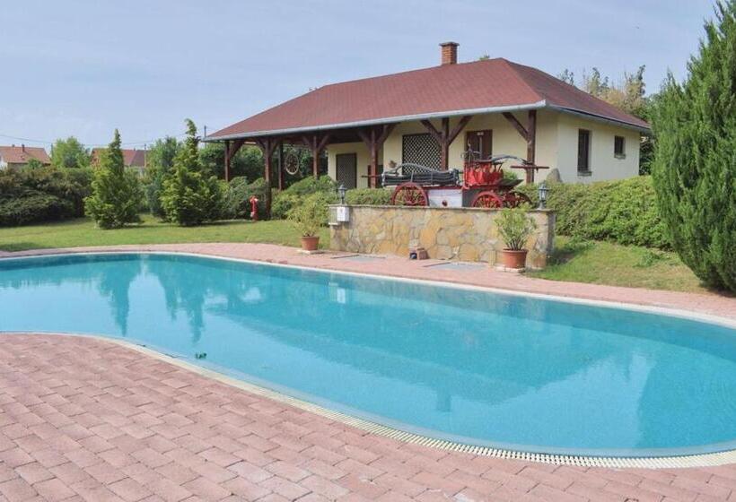 Szőlősgyörök Kun Apartment With 3 Bedrooms On 92 In