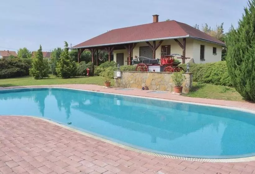 Szőlősgyörök Kun Apartment With 3 Bedrooms On 92 In