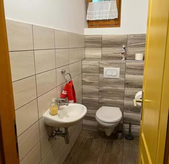 Szőlősgyörök Kun Apartment With 3 Bedrooms On 92 In