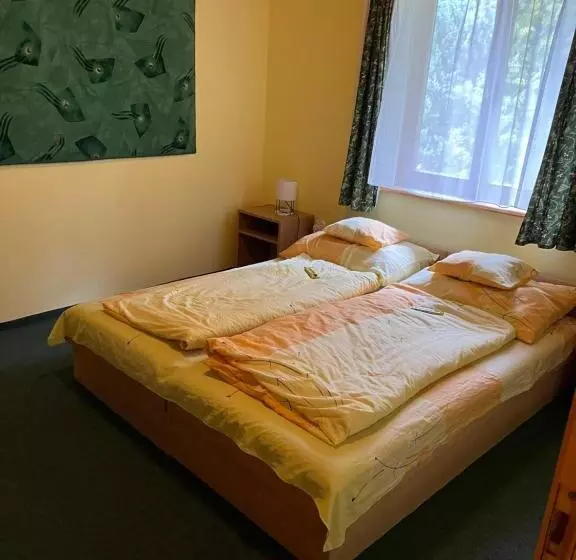 Szőlősgyörök Kun Apartment With 3 Bedrooms On 92 In