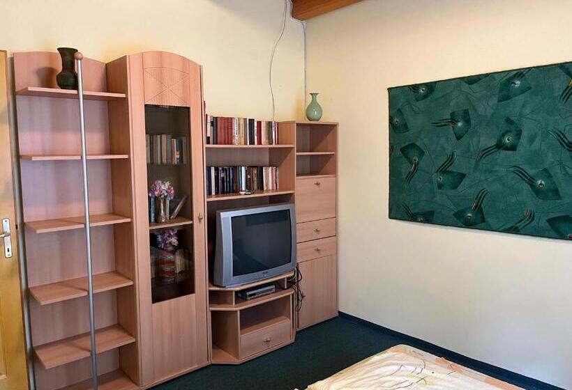 Szőlősgyörök Kun Apartment With 3 Bedrooms On 92 In