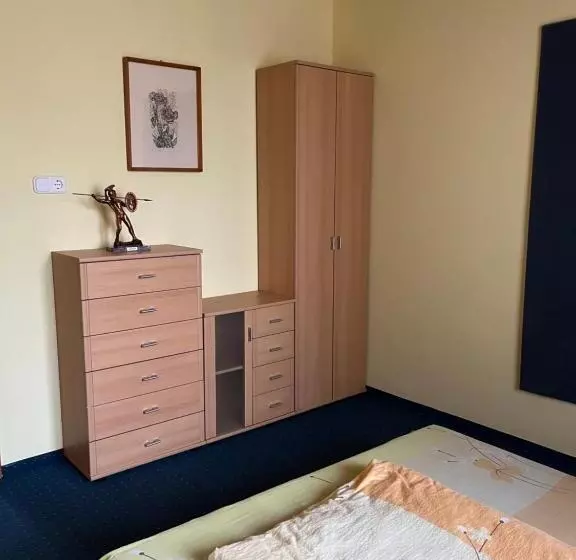 Szőlősgyörök Kun Apartment With 3 Bedrooms On 92 In