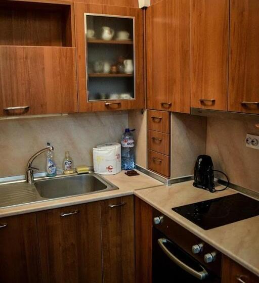 булевард „демокрация“ апартамент златна рибка