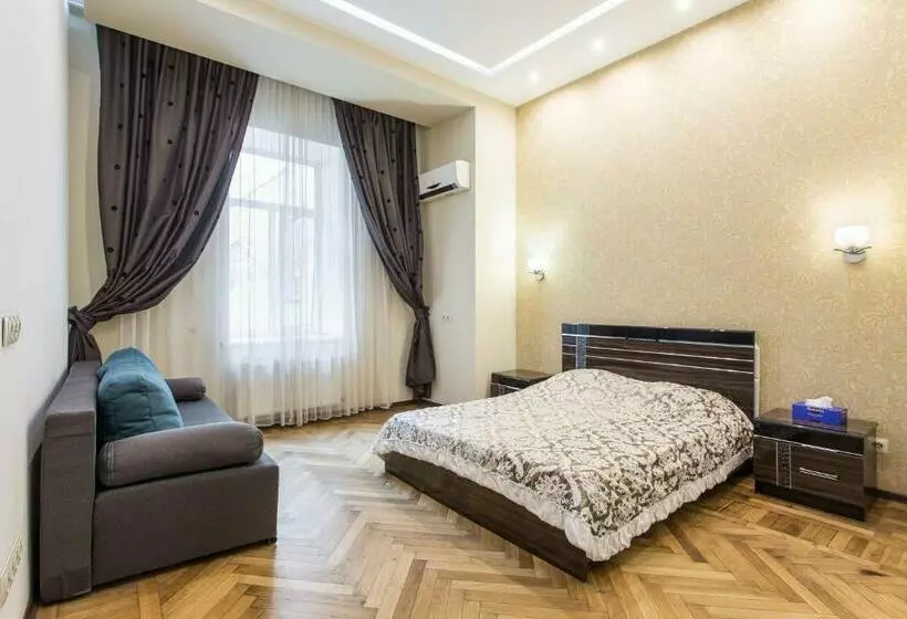 Odessa 3bedroom Deribas Apartment
