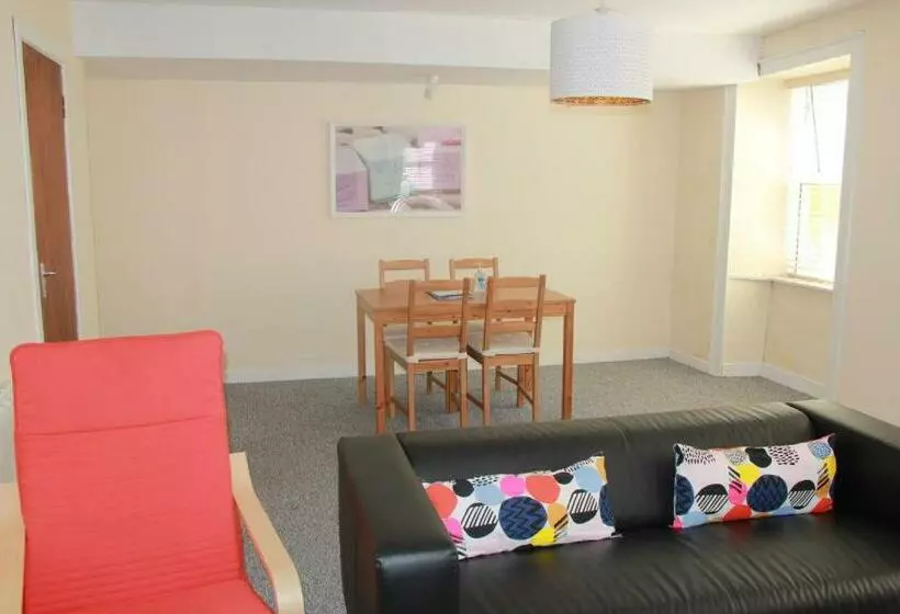 Spacious Townhouse