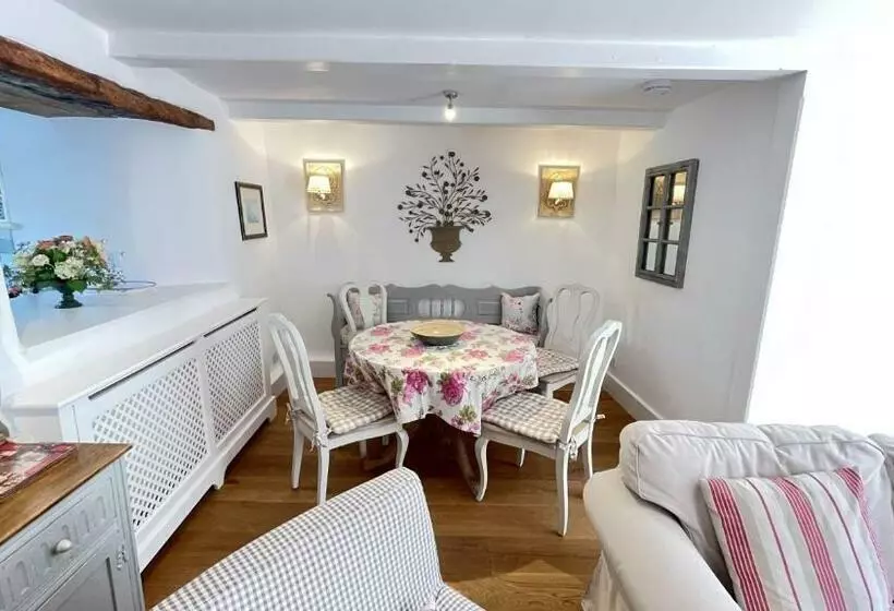 The Nook   Charming Cottage, Modern Living With Original Features, Perfect Private Garden