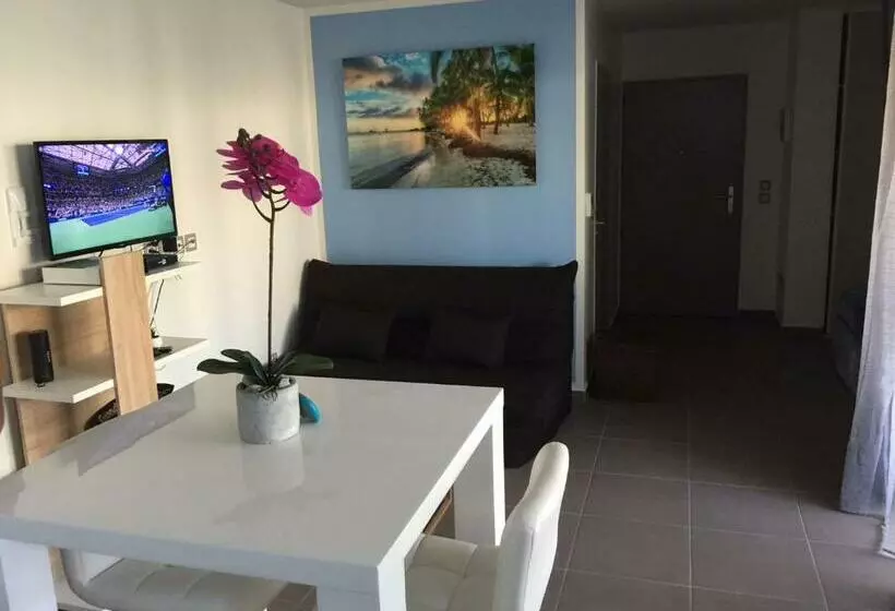 Beau Studio Proche De La Mer