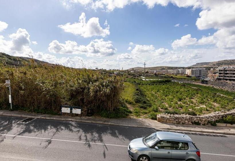 Seaside Flat With Scenic Country Views